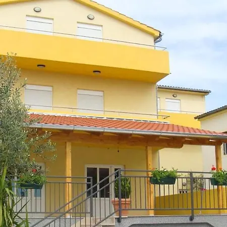 Bed & Breakfast Pansion Restoran Pikolo Sveti Filip i Jakov