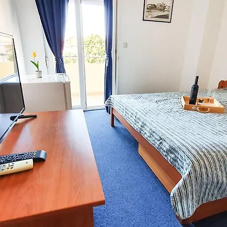 Bed and Breakfast Pansion Restoran Pikolo Sveti Filip i Jakov
