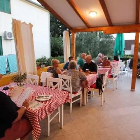 Pansion Restoran Pikolo *