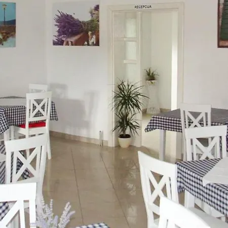 Alojamento de Acomodação e Pequeno-almoço Pansion Restoran Pikolo *